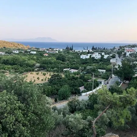 Mazi'da Denize Yakin 호텔 무글라